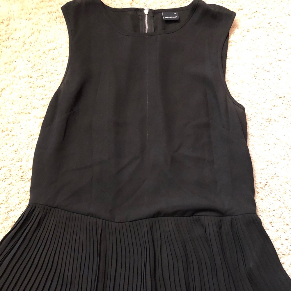 Gina Tricot black top